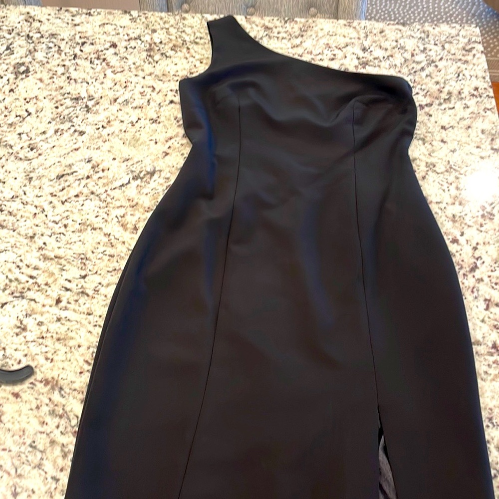 EUC Gianni Bini Black One Shoulder Dress Size 4!  Never Worn! 🖤